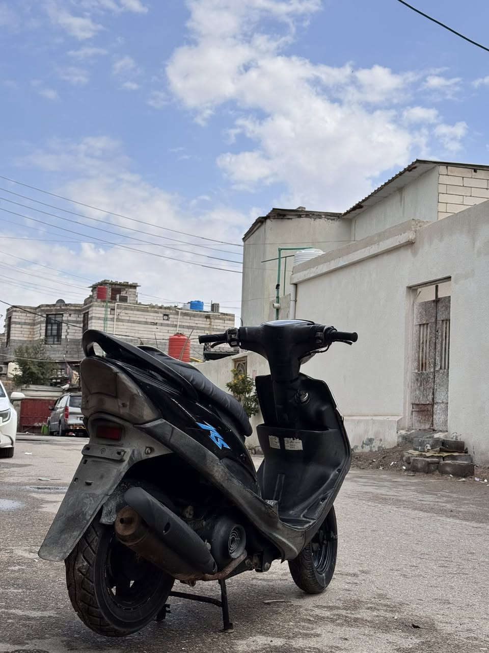 اسلام عليكم   
ماكس عدله  بلاديه  الدراجه  سلف كابريته   بلاديه كلشي شغال بيها سلف هندر    اشاير  اصطاب ورا   عداد  لونين  الدراجه خرسه  فوك ما تتصور  الدراجه  ما بيها شي ما بي نفس الختم لايت امامي صطاب  اشير كفراتها سوادتها كلها نفس الختم  متل المكينه  ما مبينه مفتوحه ودا تجي تشوفها ملحه  وما مبينه بوشتها بلاديه   بس هيه مفتوحه ولفات بس  ولفات فقطط اكفلك الميكنه  من غير الولفات  متكد ميه بل ميه  مكاني بصره كرمت  علي  جسر الحشد  سعرها 700 وبيها مجال  رقمي ***********
