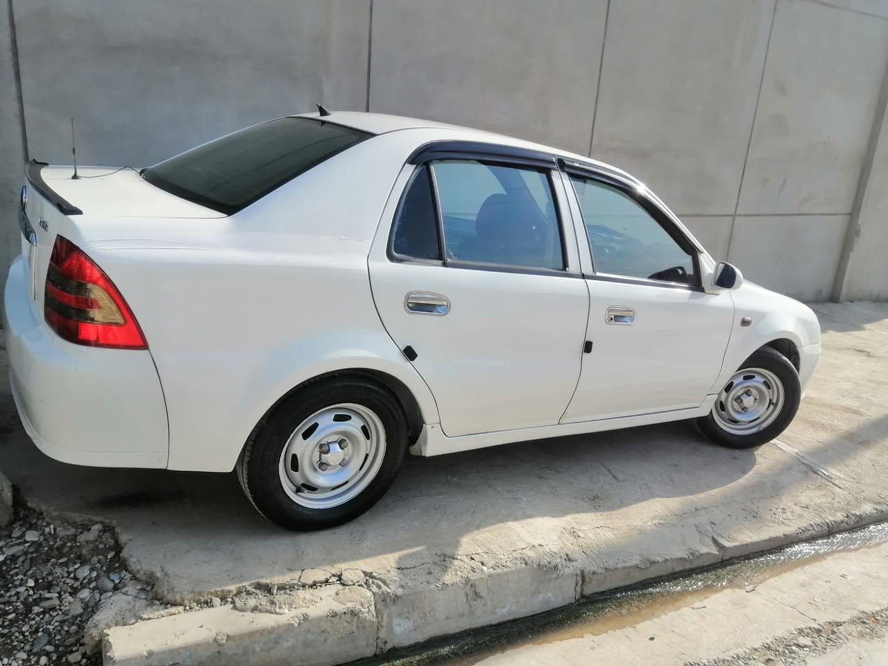 السلام عليكم
سي كي للبيع 
السعر ٤٨ وبيها مجال 
سنويه ٢٠٢٧ 
شرط تحويل 
كير مكينه شرط 
تبريد تدفئه شرط 
طخم كلو جديد 
ستيرن جديد 
باتري جديد 
طخم تايرات جديد 
كهربائيات كلها شغاله 
سياره مابيها برغي نقص 
بيها قطعتين وربع صبغ 
سياره ماشيه ١٨٢ الف 
مامتواجد ع فيس فقط 
رقم عنونها موصل جانب ايمن 
***********
