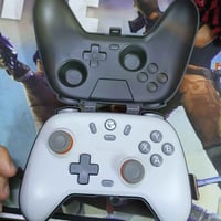 للبيع يده جيم سير ويد من شEasy SMX يدات اصليات غير مستعملات يشتغلن على...