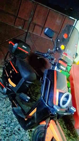 السلام عليكم ورحمة الله وبركاته دراجه من شركه الجوهره البحريه للبيع ملف ١٥٠٠ سرعه ٨٠ حقيقي عدد البطاريات ٦ مع شاحنتها الاصليه مع صندوق حجم كبير  مساحه تخزين كبيره ويه جامه حمايه من الشمس الكوب  الايت كلش قوي تواصل خاص على واتساب  ***********
