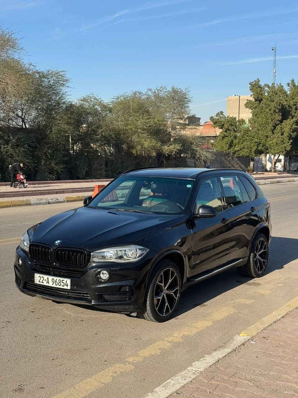 للبيع BMWX5
الموديل 2014
واريد خليجي وكالة العروش🖤
محرك 8 سلندر 5.0
ماشية 144كيلو متر حقيقي 
مواصفات فول للاخير
بنوراما
بيبان شفط 
بصمة 
كشنات جلد تحكم كشنات
خمس كامرات دوارة
كشنات تدفئة تبريد
بردات بيبان
دركة كاربون فايبر
كير قبضة كرستال
حساسات امامية خلفية
لايتات LED وزنون
شاشة كبيرة مع تحكم ماوس داخل جلد قرميدي وبعد بيها مواصفات هوايه 

السيارة مكفولة بدون صبغ فقط بارد بلباب وتحكيل خفيف فقط بدون صبغ ابد بدون دواخل كلة مكفول
السعر 280 وبيها مجال 
مكان السيارة بغداد 
للاستفسار 
***********
