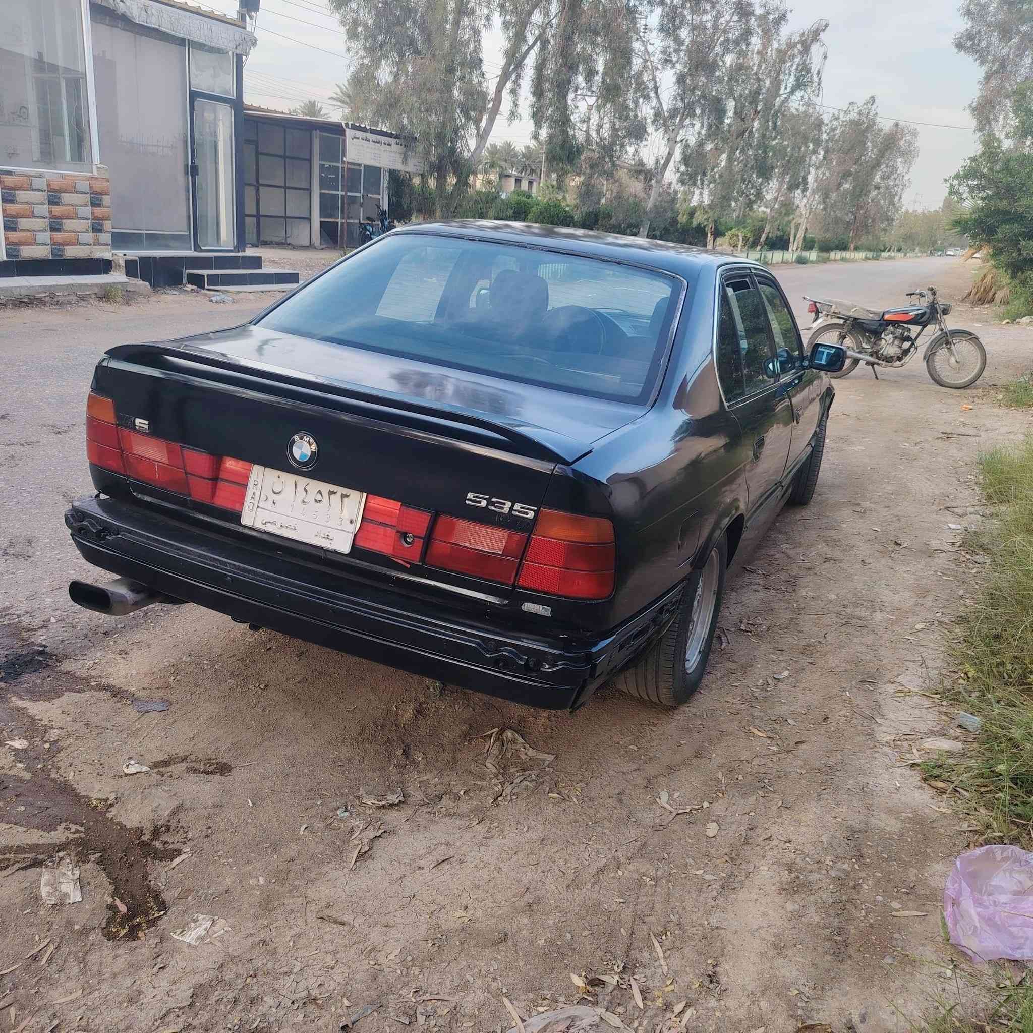 إعلان بيع سيارة BMW (كلاسيك)
نوع السيارة: بي ام دبليو (BMW)

الموديل: 1991 (البدي القديم - حجم 535)

فتحة سقف (مفتوح): 

​🛠️ المواصفات الفنية والكهربائية:

​المحرك والكير: بحالة ممتازة جداً (خير من الله).

​الكهربائيات: شغال بالكامل وبدون مشاكل.

​التبريد: شغال، لكن يحتاج صيانة بسيطة في جهة الصدر (الدفع ضعيف بسبب الفان أو البوابات على الأغلب).

​📄 الأوراق والوضعية القانونية:

​الرقم: بغداد - مشروع وطني.

​السنوية: مجددة ونافذة لغاية عام 2029.

​💰 السعر والموقع:

​السعر المطلوب: 38 ورقة ($3,800) وفيها مجال للشاري الطيب.

​المكان: بابل - ناحية النيل.

​📞 للاستفسار والتواصل:

​للاتصال أو التواصل عبر الواتساب (آسيا سيل):

***********
