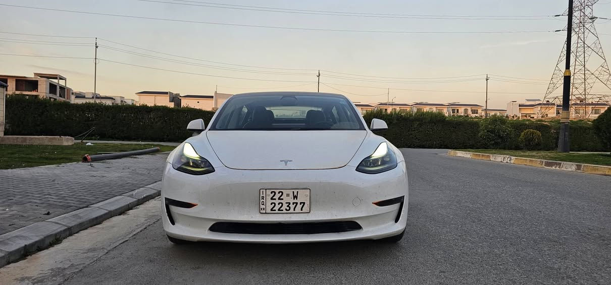 تيسلا 3
الموديل 2023
العداد 43 ميل 
الضرر جاملغ خلف السايق وحافه الصندوك مصبوغه على كدها بدون ايرباك 
السيارة تك ماطور اون لاين مربوطه على التليفون  جاهزة مبيها اي نقص 
وياها شاحنتها الاصليه 32 أمپير 
رقم اربيل بشرط التحويل 
السعر ١٦٥ 
مكاني أربيل 
***********
