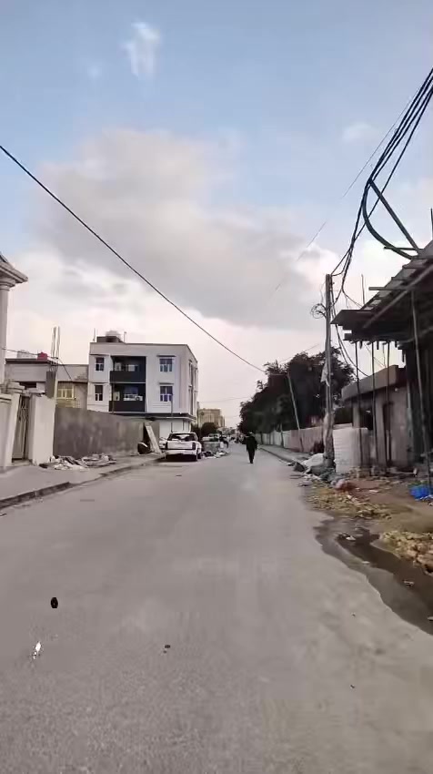 بناية تجارية في منطقة الغربي للبيع
المساحة 326م طابو صرف 
البناء جديد ودرجة اولى
تحتوي على غرف عدد 2 ومخزن وصحيات
(اڪـتب تـمّ يـصلـك الـسـعـر أو مـراجعـة مـكـتب الـمـسـتـشـار)
📞 للاستفسار اكثر:
*********** 
***********

📍 عنوان المكتب: شارع حي المعلمين، قرب مستشفى الصادق الأهلي، مقابل مطعم شام.
