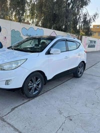 توسان 2013 مصبوغه بدون دواخل  شرط المحرك والكير ما مفتوح  هزه وسنويه ج...