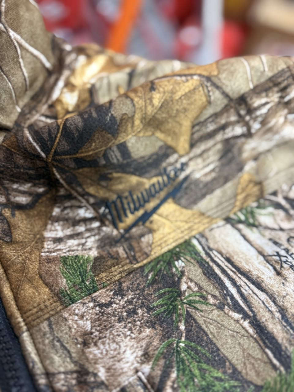 قمصله ميلوكي شحن 
لون عسكري مميز
قياس xl
متوفرة كاملة او فارغة مع ادبتر
للاستفسار خاص او واتساب
***********
