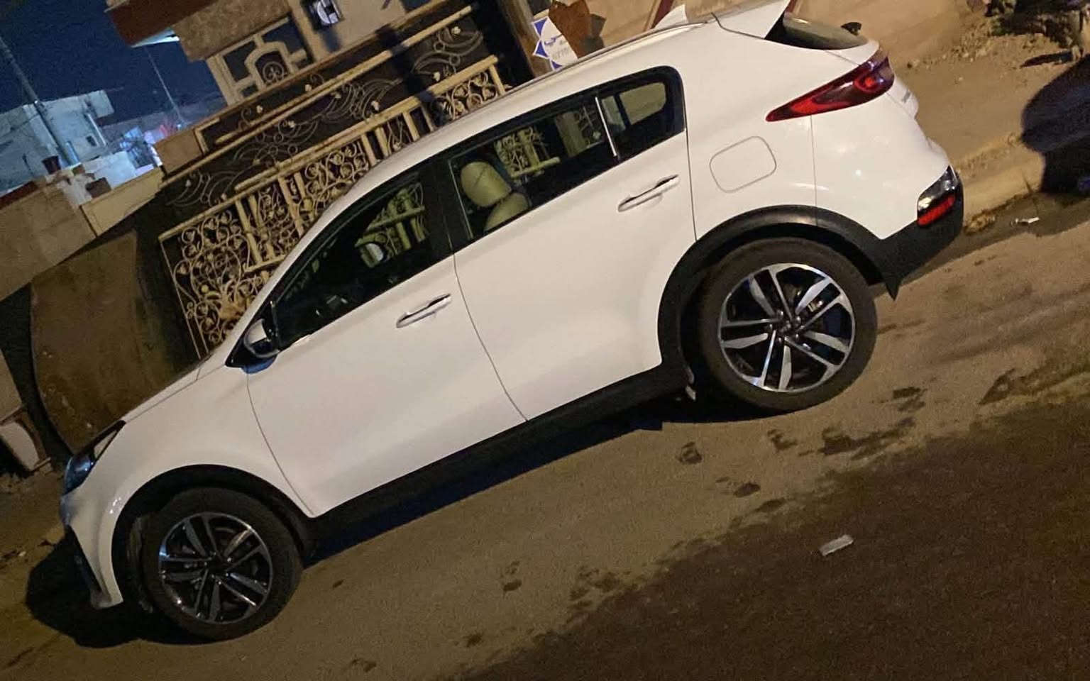 السلام عليكم 

سبورتج 2020 للبيع 
ماشية 125 
السياره جديدة ونظيفه 
لا صبغ ولا حادث 

السعر 185 وبيها مجال 
***********
