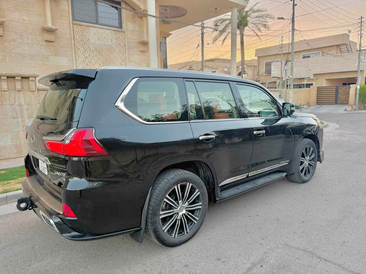 سلام عليكم لكزز موديل 2019 رقم بغداد باسمي اللون اسود محرك 8 سلندر 5700 بريم اصل بيه شويه صبغ بداير  جاملغ اثر شخط  باقي مكفول سياره جديده فول مواصفات للخير تخم تاير جديد بصمات عدد 2 غراض كامله مكاني بغداد 
السعر 62

***********
