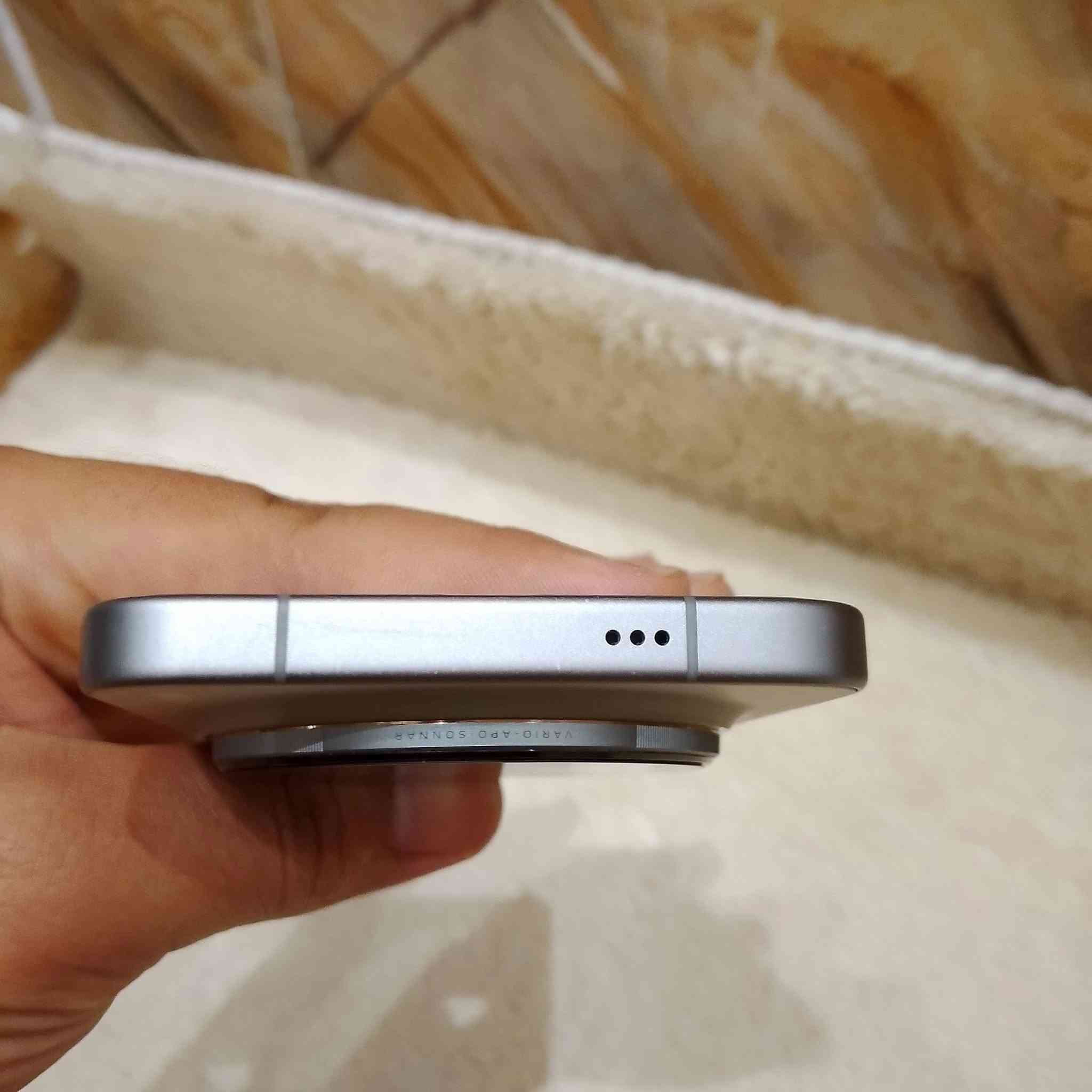 VIVO X300 PRO
ذاكرة 512 عشوائي 16  النسخة الصينية 
جهاز كلش جديد بمعنى الكلمة بي شخوط بلكامرة وهاي الشغلة عادية بلجهزة الكامرتهة بارزة ومغلفة لاصق حماية امانة الله ما بيهة شي فقط شخوط وشتريد خادمك اتريد  ضمان يومين هم انطيك بلجهاز ماكو اشكال  
بطارية 100 
ملحقات كاملة 
بي شرائح تحسين الاداء ومعالجة الصور 
السعر 1300 وبي مجال للمشتري 
توصيل متوفر لكل المحافظات 
عنواني كربلاء المقدسة 
للاستفسار 
‏‪***********‬‏ واتساب فقط 
@ الجميع
