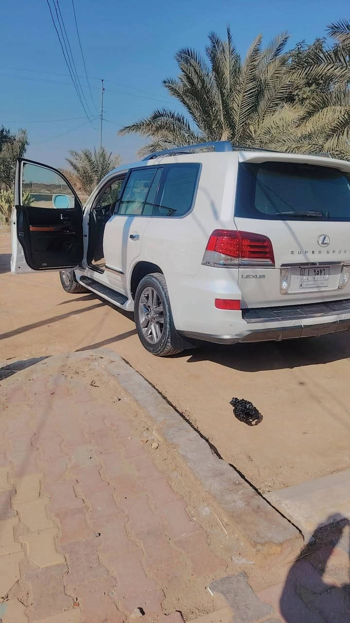 السلام عليكم
للبيع 
لكزس 2013 سبورت 
وارد خليجي فول مواصفات
محرك 8 سلندر 5700 شرط
بصمة تشغيل 
تشغيل عن بعد
كشنات كلهن تدفئة وكهرباء امامي خلفي
كشنات 7 راكب كهرباء
رادار امامي
سلايد روف 
صندوك كهرباء
ميموري خزن كشن وستيرن
ستيرن كهرباء
جكات 
4 وضعيات قيادة
سستم صوت هارمن
زراك لايتات وزنون حتى بلوجكترات 
داخل قرميدي 
تبريد منفصل 4 قطع
ويل حجم 20 
تخم تايرات جديد
مابيها اي نقص  
السيارة كلش جديدة 

السعر360ورقة 

رقم بغداد الجديد هزه وسنوية
2029
***********
