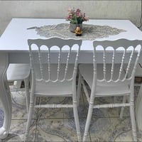 ميز طعام • للبيع