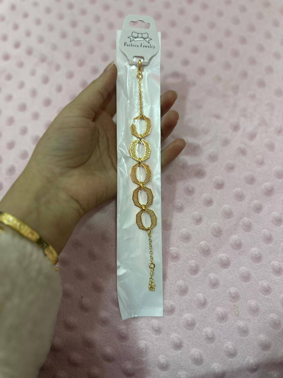 سوار سعر القطعة على الف دينار
يوجد توصيل داخل سبع البور سعر التوصيل الف
رقم/*********** او خاص
