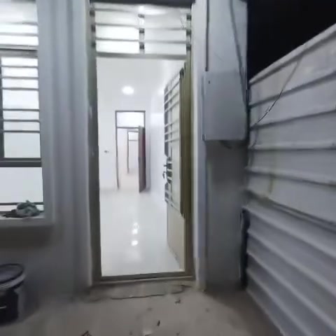 عقار للإيجار - الغزالية (الشارع السريع)
الموقع: الغزالية، الشارع السريع، القطاع الخدمي - من جهة المجمع السويسري، مقابل التشجير مباشرة (موقع استراتيجي وحيوي).
 المساحة: 80 متر مربع.
 التقسيم الداخلي:
 3 غرف نوم.
 صالة + هول.
 2 مجموعات صحية.
 السعر: 750 ألف دينار عراقي شهرياً.
 الشروط: مقدمة شهرين.
 للاستفسار والتواصل (مكتب الأعمار الهندسي): 📞 ***********
