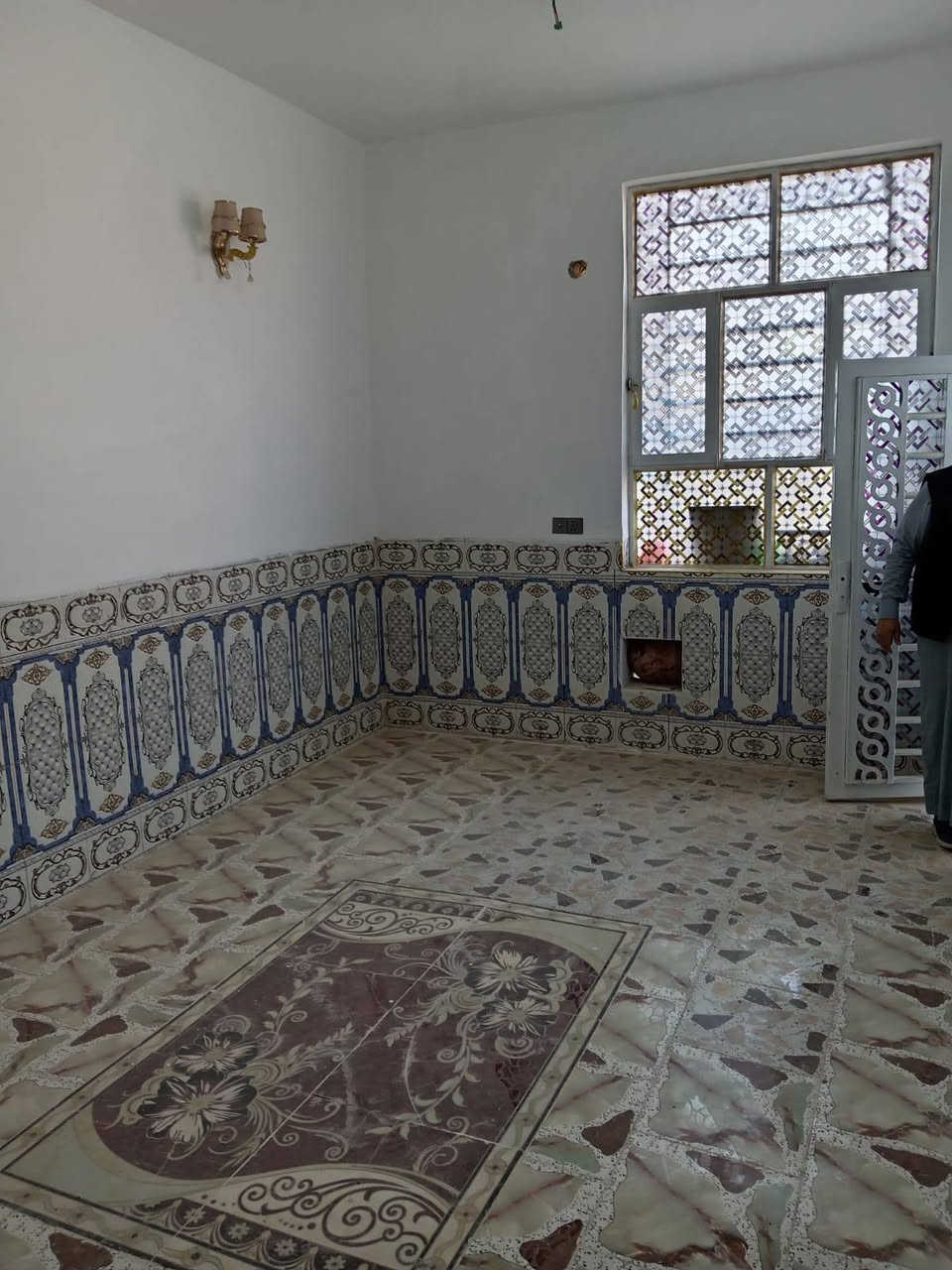 بيت للبيع في حي النداء شارع المجمعات ١٠٠ متر مربع طابقين فارغ جاهز للسكن 
‏‪***********‬‏
أبو زيد
