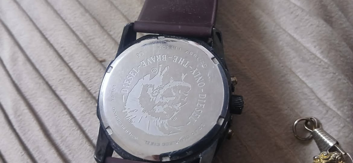 ساعات قديمه البيع ***********
