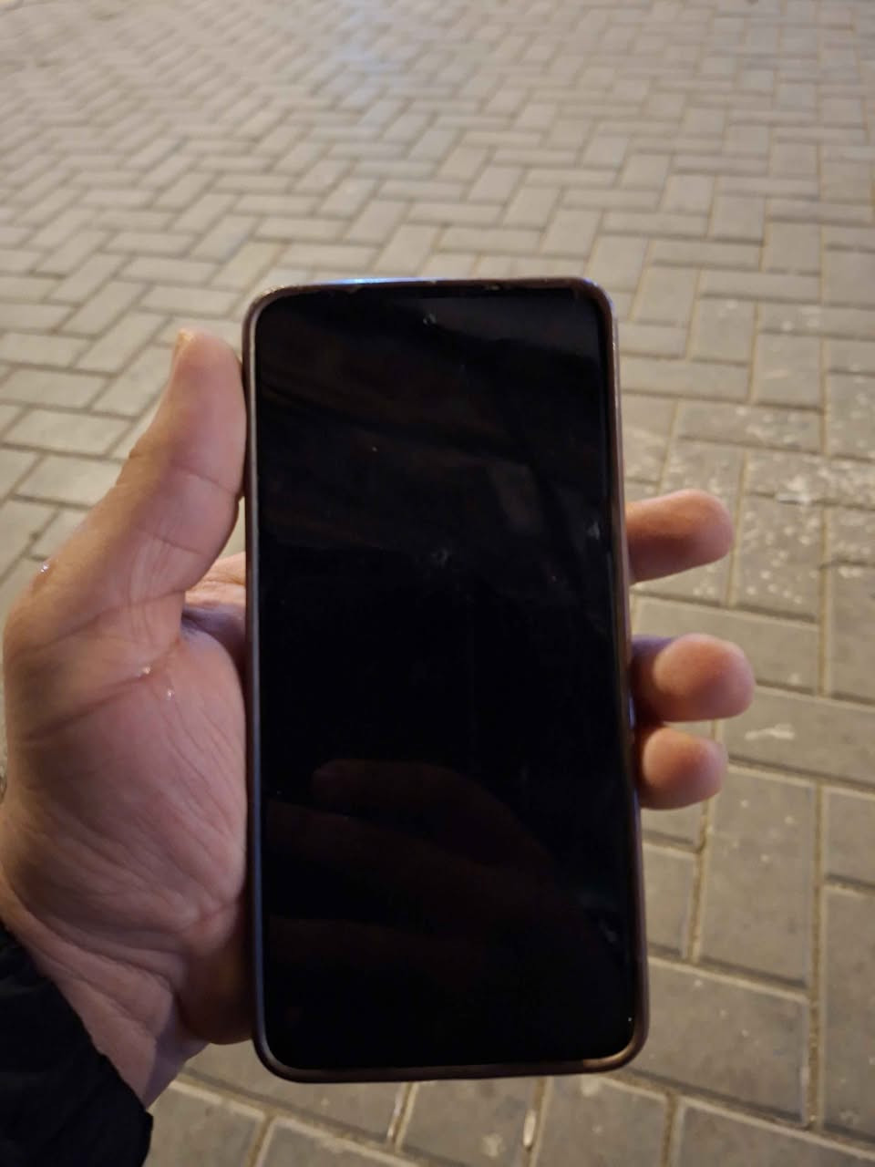 متاح موبايل جالاكسي s21موبايل شغال جهاز مابي اي خلل بس شاشه مكسوره وجهاز حالته ممتازه وبشتغل سعر ١٢٥ عنواني قبله *********** Singapore
