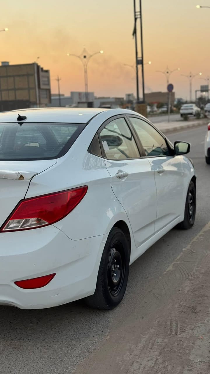 السلام عليكم 
اكسنت مديل ٢٠١٥ وارد امريكي 
الحادث:تبديل بنيد +باب والباقي كفاله 
رقم ذي قار تحويل ثاني يوم 
ماشيه ٨٤ الف حقيقي السياره جاهزه كير مكينه حداديه تبريد 
للاستفسار :***********
مكان السياره ناصريه مركز
السعر ٨٦ وبيها مجال شي بسيط
