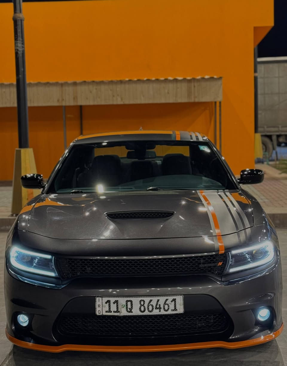 ياالله 🤲🏻 دودج تشارجر 2023 GT سوبر تراك باك بلاك توب 🔥 ((بيع فقط)) 🙏 
ماشيه 40 الف mi 
السياره جديده ومال جني شباب مابيها نقص مصروف عليها كلش هوايه مجهزها من كلشي 
حادثها موضح بالصور ربع الجاملغ والبنيد والجاملغ الثاني بي شويه بارد بدون دواخل وبدون ايرباك السياره ✅
المواصفات
♦️ محرك 3.6
♦️ شاشه كبيره تدعم ابل كار بلاي
♦️ كشنات كهرباء
♦️ كشنات حضن
♦️ منظومة زنون
♦️ شفتات ستيرن
♦️ ويل كب حجم 20 بلاد
♦️ سوبر تراك باك الك الحريه تتحكم بكلشي
♦️ سستم صوت سماعات الباين
♦️ حساس خلفي
♦️ تشغيل عن بعد
♦️ بصمتين بصمه عدد 2
♦️ قطعتين تبريد
♦️ مسويلها اورنج اديشن بالكامل 🧡
وباقي المواصفات المعروفه ✅ 
السياره جديده جديده بمعنى الكلمه لوك
جاهزه من كير ومحرك وحداديه وكهربائيات وتدفئه وتبريد وتخم تاير وشكلها ودواخلها احلى من الصور نصبتهه تخبل 🔥
رقم بغداد مشروع وطني الدولي الجديد
هزتها جديده سنويه لل2030 ✅
مكاني بغداد الكريعات
السعر 248 وبيها مجال كلش بسيط
هـ*********** الشراي يتصل فقط
