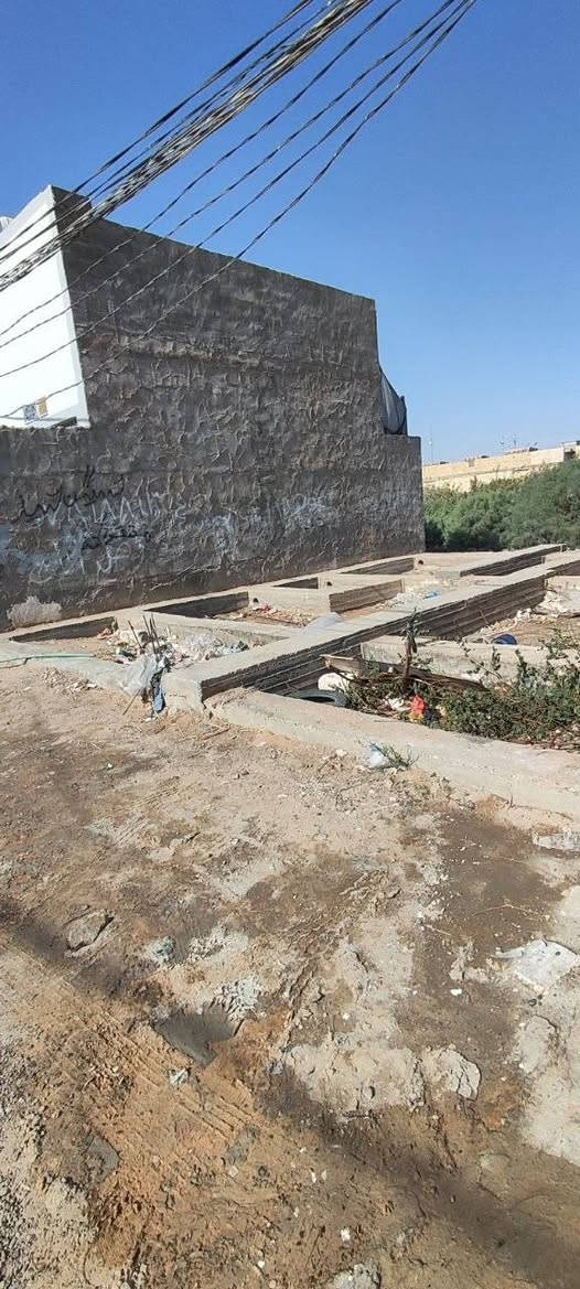 عرصة 100 متر مربع مصبوبة خريطة كاملة مقابيل العسكري للبيع قريبه على شارع الصب عامود 253 قريبة من الشارع
***********
