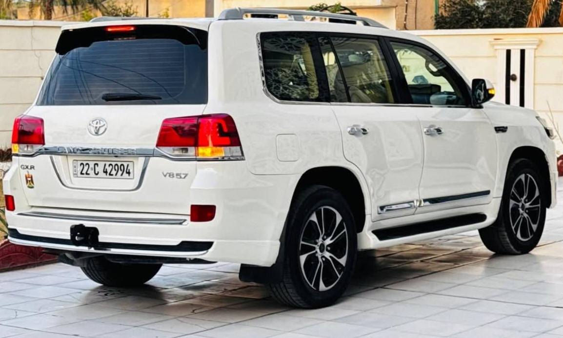 سلام عليكم من رخصت مدير الكروب سياره الاندكروز موديل 2016 رقم ربيل جديد هزه جديده سياره صبغ حزام محرك ٨ سلندر ٤٦٠ كير محرك وضع شريكه حداديه جديده تاير جديد تبريد سياره جاهزه سياره كفاله من شاصي من كص سياره صبغ مال جناي سياره /*********** /*********** سعر ٣٤٠ نتصل ودلل
