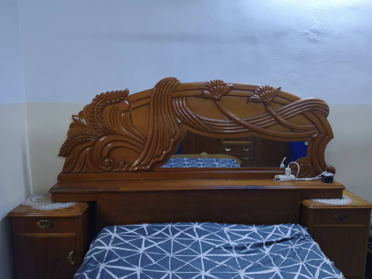 غرفة نوم عراقي مستعمل للبيع ملحق ٥ ابواب شغل ثكيل مابي أي عيب مكان الغرفة الموصل السعر  ٨٠٠ الف لتواصل 
***********
***********
