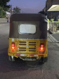 تكتك باجاج. كاملة موكملة تكتك أوراق مو رقم  سعر ٥ونص  مكاني بغداد. هلا...