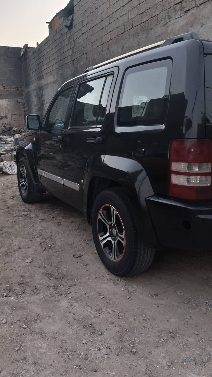 لبيع جيب لبرتي موديل 2011
سياره كلين سنوية بسمي نضيفه كشر ومكينة 

سعرها 100وبيها مجال
رقم هاتف  ***********
