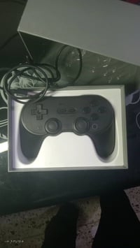 يد 8BitDo Pro2 اصلية جديدة غير مستعملة باللون الاسود , ملحقات: العلبة ...
