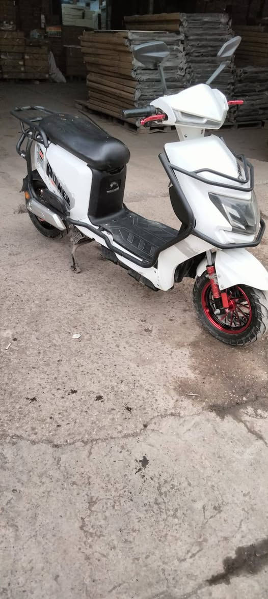 سلام عليكم
دراجه شحن للبيع كامله مابيه نقص الدراجه حلوة و نضيفه تجي وتفحص وتقتنع  السعر 450 وبيه مجال بسيط  مكاني /  بوابة الكاضميه /جكوك  
للمراسله واتساب فقط /  ***********
