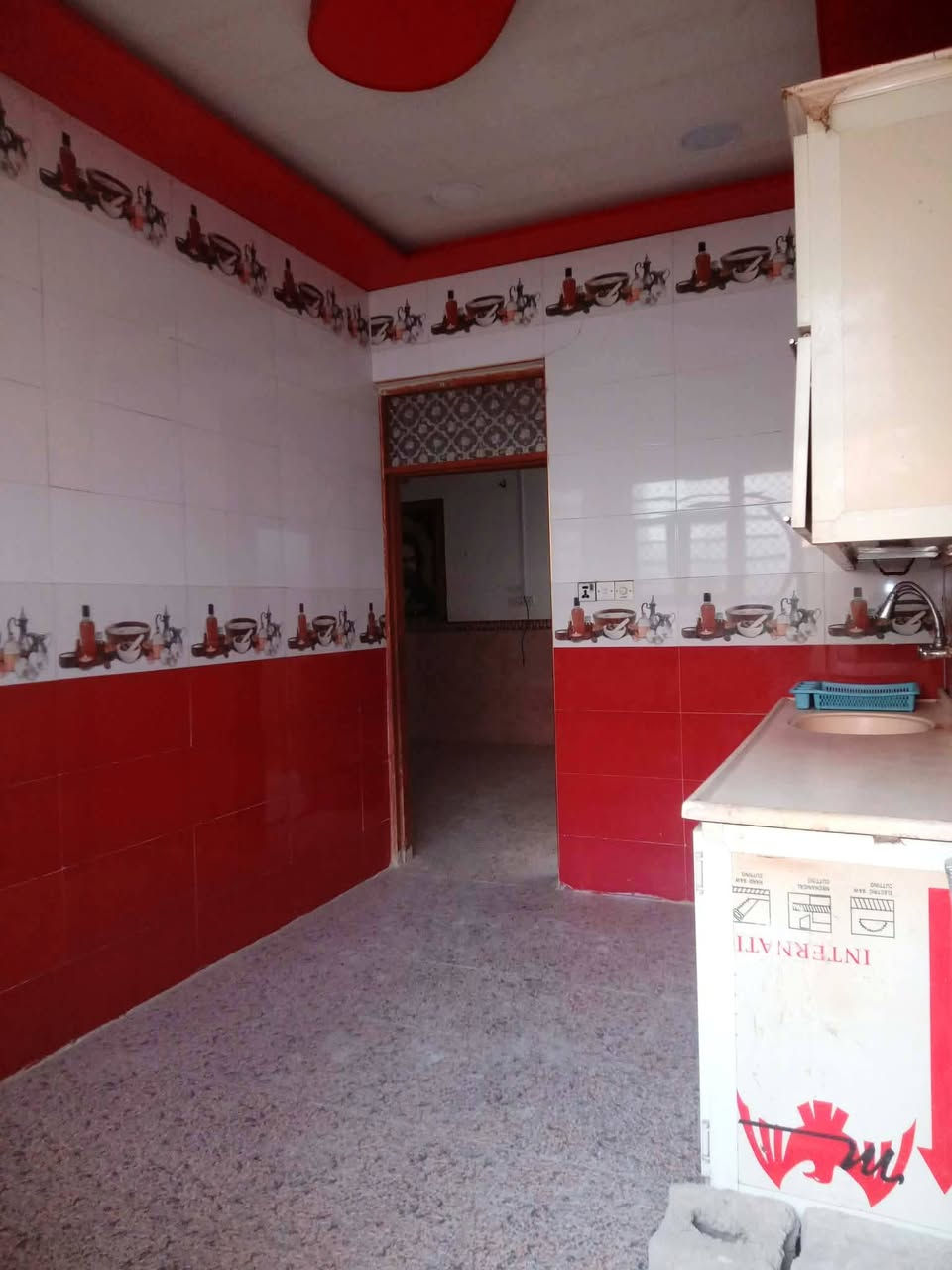 مكلفة بالنشر....
🏠 للإيجار – بيت في شارع المطار القديم قرب حسينية يعسوب الدين
غرفتين + صالة + مطبخ + استقبال
صحيات داخلية وخارجية
أرضيات سيراميك، كاونتر مرمر، مطور ماء، مراوح سقفية، مبردة
موقع ممتاز وقريب من العيادات والخدمات
💰 الإيجار: 250,000 شهرياً
📞 للتواصل: *********** – سيد ضياء
