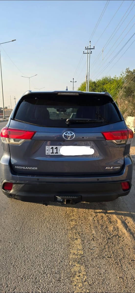 تويوتا هايلندر امريكي موديل ٢٠١٩ فول مواصفات رقم بغداد صبغ بنيد مع نص جاملغ يمنه امامي تحويل مباشر ..السعر ٢٣٨ ورقه بي مجال..مكانها..الرمادي...للاستفسار ***********
