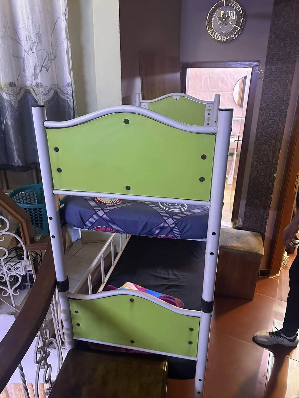 سرير طابقين قياس 130*70 بعده جديد مابي اي خلل سعره 75 الف مكاني حي العدل ***********
