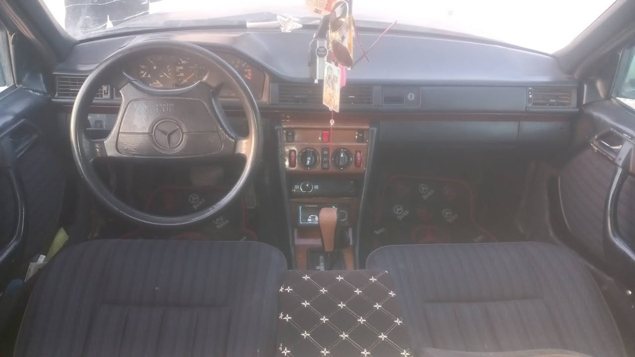 للبيع او المراوس مارسدس دب حجم 300 مديل 93 اصل رقم بغداد دولي سنويه مامنتهيه مكينه بطه ففتي  2500 كهربائيات كلها شغاله صدر نظافته 80 ب 100  فتحه شغاله طكتين  اريل كهرباء غرفه نضيفه جداا تخم تاير جديد ويل كب تفاحه حجم 16  تبريد تدفئه شغالات سعر 55 وبيها مجال  للاتصال بالرقم *********** مكان ديالى المقداديه
