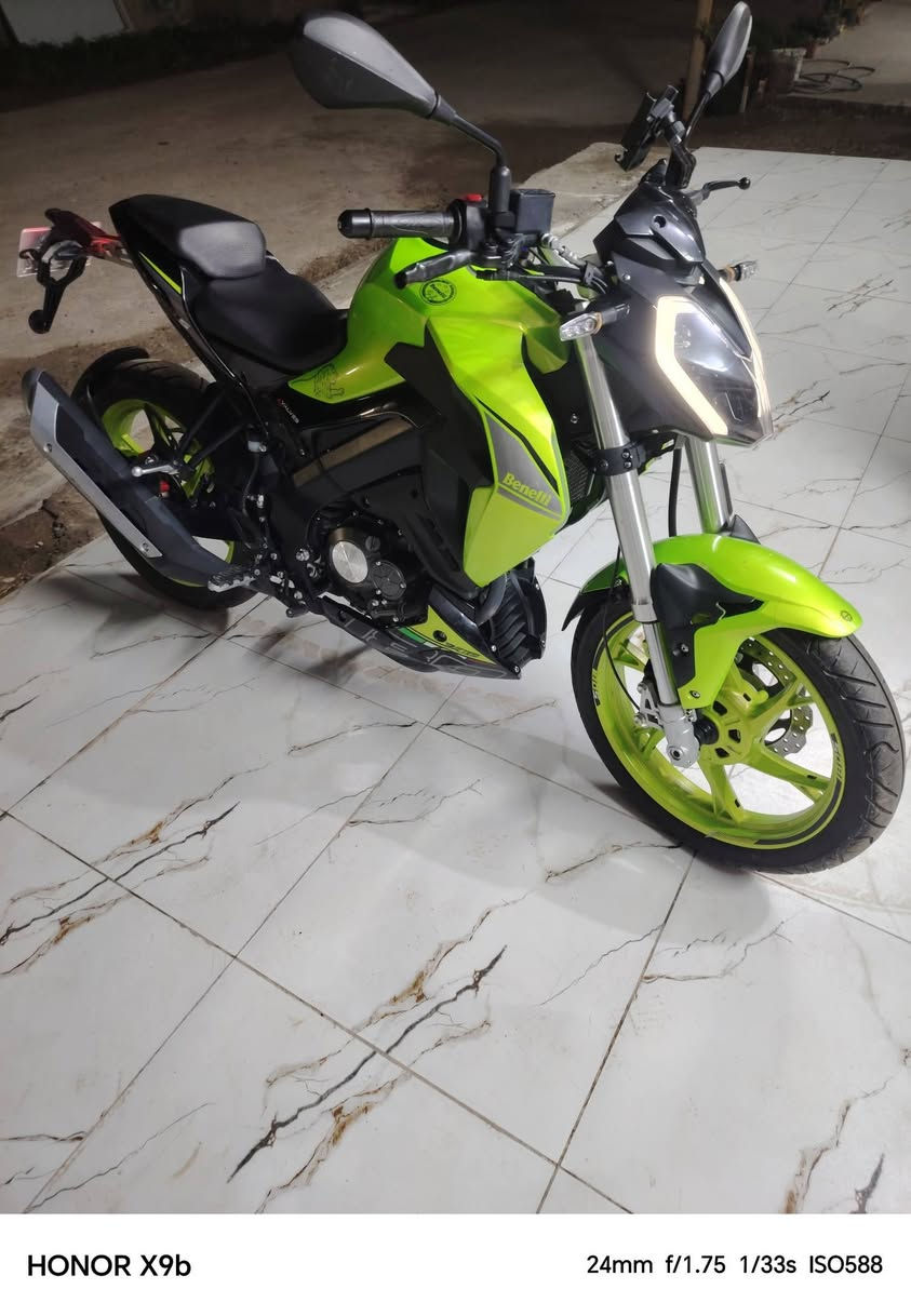 سلام عليكم شباب دراجه بنلي 180 ss موديل 2024 لايت زنون رماش كهربايات كلهه شغاله اي شي بيهه اني انجاز مرقمه كامله بسمي دراجه مكفوله كفاله شرط محرك شاصي اي شي بيهه كلي بيهه هاذ العيب فطر بصيط بل جاملغ لمامي بس الباقي كفاله عامه سعر 3،700 / ثلاث ملاين وسبعميه قفل اتصل واني خادم  ***********
