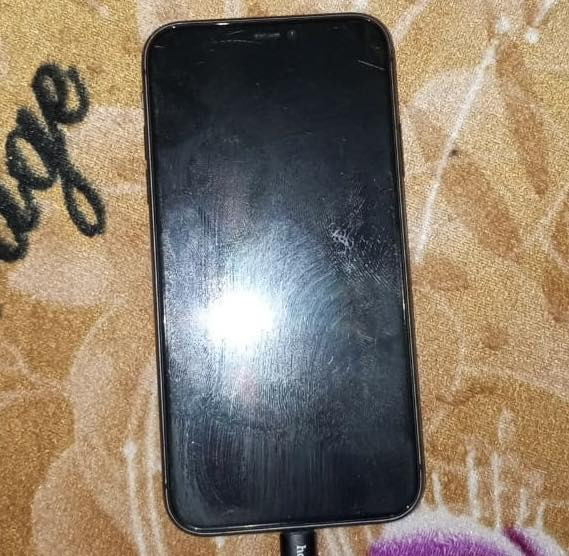 سلام عليك جهاز نضيف ما بدل بيه غير لاقطه صوت بطاريته ٧٦ مروس او بيع ٢٠٠ *********** فيس ما متوجد بيه هاذه ترديد تتصل تريد واتساب بيه
