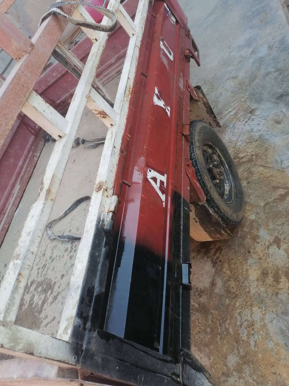 السلام عليكم ورحمة الله وبركاته ستوتة للبيع داي وان موديل ١٤ اوراق كاملة البدي كلش نضيف لا اخياس ولا لحيم  شغالة هندر واحد وبيها  محجر كامل السعر ٥٠٠ وبيها مجال العنوان بعقوبة المفرق للإستفسار الاتصال ع هذا الرقم ***********
