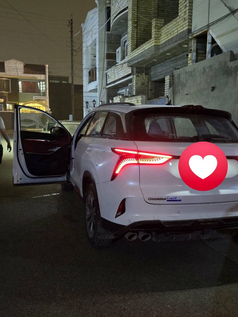 السلام عليكم شانجان cs75 plus
لون ابيض داخل احمر رقم بغداد حرة 
مواصفاتها 
• محرك قوي توربو + جير أوتوماتيك ناعم
•  LED اضأة أمامية وخلفية + نهارية 
•إنارة ترحيب أرضية 
• فتحة سقف بانوراما
• مقاعد جلد فاخرة
• مقاعد كهربائية ونظام تخزين 
•تبريد مقاعد 
• شاشتين متصلات (عدادات + شاشة وسطية كبيرة)
• نظام تشغيل ذكي (بصمة / زر تشغيل)
•تشغيل عن بعد 
•تحكم قيادة بالريمونت 
•اوتو بارك 
• تكييف أوتوماتيك ثنائي المناطق
• فتحات تكييف خلفية
• إضاءة داخلية متغيرة عدة اللوان  Ambient Light 
• كاميرا 360 درجة
• حساسات أمامية وخلفية
• رادار النقطة العمياء
• مثبت سرعة ذكي
• نظام المحافظة على المسار
•نظام مانع تصادم أمامي ومانع تصادم خلفي
• شنطة كهربائية
•مساعد صعود مرتفعات
• تحكم كامل بالمقود
•أربعة أنظمة قيادة 
•دخول ذكي 
•مرايات شفط 
•دوسات كهربائية

وبعد مواصفاتها كثيرة 
ماشية السيارة ٧٢ الف كيلو 
مكانها بغداد 
السعر 170 ورقة 
التواصل ***********
