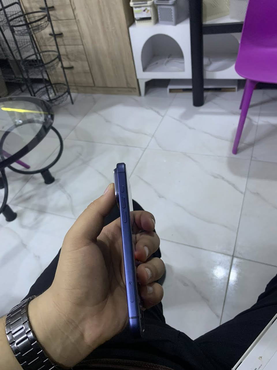 لسلام عليكم 17برو ماكس للبيع ذاكره 256 بطاريه 100مشحون85مره نضيف كلشي ما بي كامل ملحقات ما بي بس الضرر الي بل صوره 
سعره مليون و900بي مجال للشراي
***********
