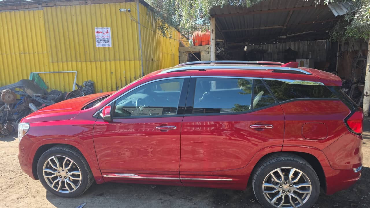 واتساب *********** السعر ٢١٥ وبيها مجال
لتر توربو، 4 أسطوانات.
القوة: 170 - 175 حصان.
عزم الدوران: 273 - 275 نيوتن متر.
ناقل الحركة: أوتوماتيكي بـ 9 سرعات.
نظام الدفع: دفع كلي (AWD) قياسي في فئة دينالي.
استهلاك الوقود: اقتصادية في البنزين.
التصميم الخارجي (دينالي):
شبك أمامي كروم مميز لفئة دينالي.
مصابيح أمامية وخلفية LED تعمل بتقنية "C-shape" مع إضاءة متحركة.
جنوط ألومنيوم قياس 19 بوصة.
باب خلفي كهربائي يعمل بالاستشعار.
فتحة سقف بانورامية.
المقصورة الداخلية والراحة (فول مواصفات):
مقاعد جلدية مخرّمة مع شعار "Denali".
مقاعد أمامية مهواة (تبريد) ومدفأة.
مقاعد خلفية قابلة للتدفئة.
شاشة معلومات وترفيه GMC قياس 15 إنش.
شاشة معلومات للسائق قياس 11 إنش.
شاحن لاسلكي.
شاشة عرض رأسية (Head-up Display).
السلامة والأمان:
نظام رؤية محيطية عالي الدقة (كاميرات 360 درجة).
تنبيه اصطدام أمامي وفرملة تلقائية للمشاة.
نظام التنبيه عند تغيير المسار مع تنبيه المنطقة العمياء الجانبية.
