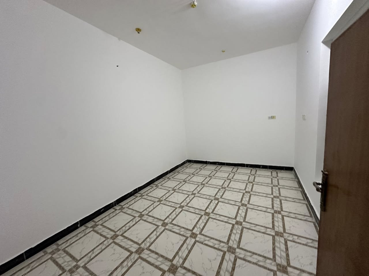 دار سكن طابو صرف  🏡

📍 حي الأمين الأولى –

📐 المساحة: 125 م²
🏗 البناء: حديث – كونكريت
🏠 طابقين

تفاصيل الطابق الأول:
• غرفة 
• صالة
• استقبال
• مطبخ
• حمامات 🛁 منور
طارمة 
الطابق الثاني:
• غرفة نوم
حمام 
• صالة
سطح 
السعر 145
📞 للاستفسار: ***********
🏢 مكتب الدناني للعقار

