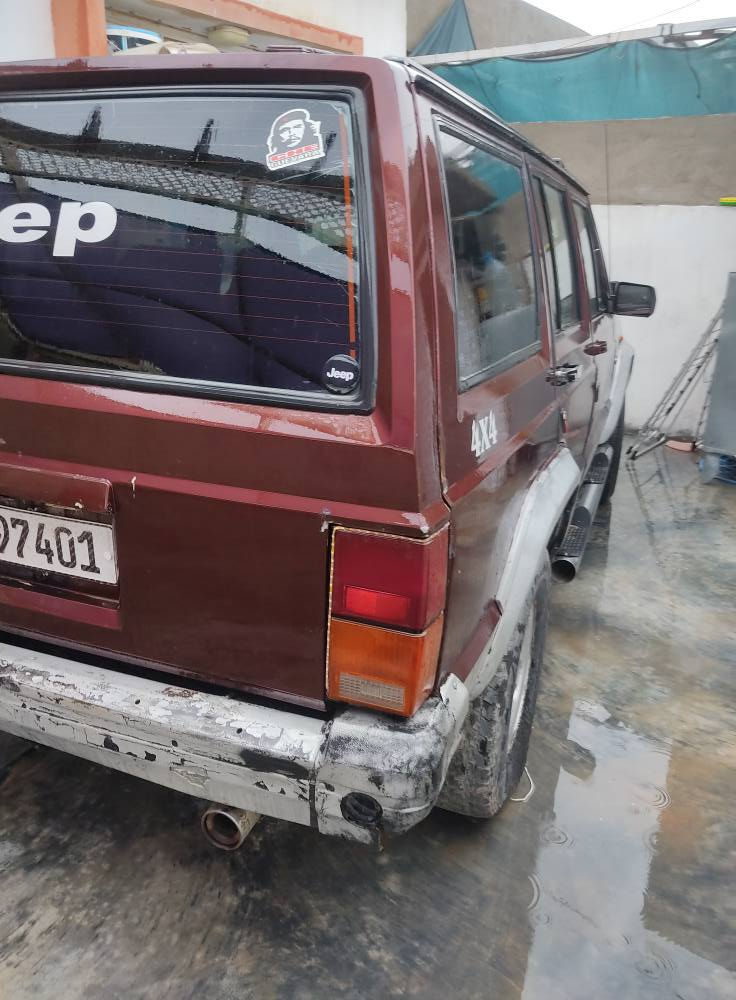 جيب شيروكي موديل 1990كيرو محرك بلاد شرط  دبل اكسل تبريت غازو بنزين رقم كركوك سنوي جديد سعر ٤٠ بي مجال ***********/*********** كركوك, العراق
