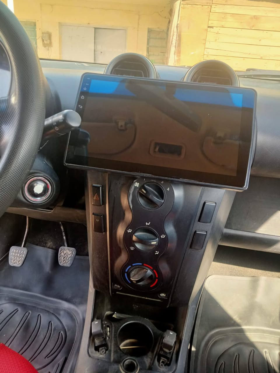 سلام عليكم
BYD موديل 2013 السياره جاهزه كير مكينه جديد مكفوله  من الضربه 

السعر 27 
للتصال***********
