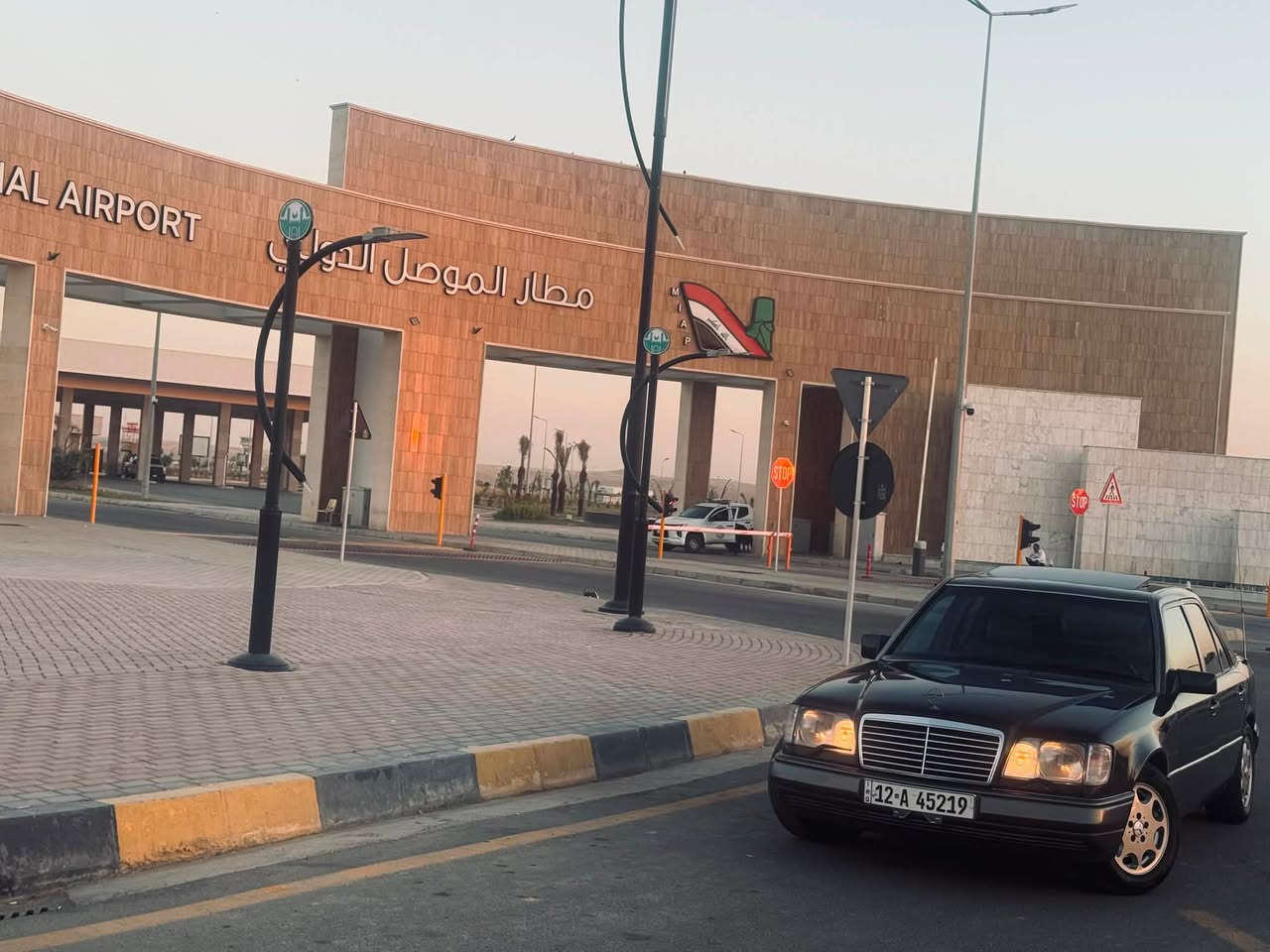 🌟  ما شاء الله  🌟
- اللهم صل على محمد وآل محمد 
الحلوة للبيع سيارة نظيفة وجاهزة 
📝 الأوراق والمسـتندات
 * الرقم: نينوى دولي (بإسمي والسنوية جديدة)
 * الإضافات الورقية كتاب خروجية جاهز للمملكة العربية السعودية + كتالautoكات السيارة الأصلية كاملة
⚙️ المحرك والمواصفات الميكانيكية
 * المحرك: بلاد 300 عنكبوت 🕷️
 * الكير والمحرك بشرط الفحص والنظافة
 * الحدادية أمامية وخلفية جديدة بالكامل
 * القواعد قواعد دبل بلاد
 * الإطارات تخم تاير جديد
❄️ التبريد والراحة والكهربائيات
 * التكييف تبريد (ويا السويج) + تدفئة شغالة تمام
 * الفتحة: فتحة سقف شغال (طگتين)
 * النوافذ والمرايا جام كهربائي + مرايا جانبية كهرباء
 * الأمان سنتر لوك شغال مع ريموت كنترول
 * الداخلية غرفة جلد باللون الرصاصي المميز (نسبة النظافة 85%)
 * المقاعد كشن كهرباء
 * البودي والخارجية مصبوغة حزام للجمالية فقط ومكفولة كفالة تامة من أي ضربة أو معجون
💰 السعر والموقع
 * السعر 87$ (87 ورقة) وبيها مجال للجادين
 * الموقع نينوى / الموصل 📍
📞 للاستفسار والتواصل
للتواصل مع المالك مباشرة: ***********
