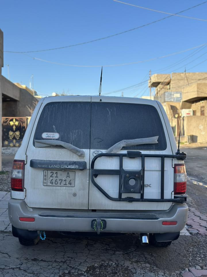 مۆنیکا ٢٠٠١ سێ ڕوبع
دەبل سپر 
ناو زەرد 
سەلاجە و مەرکەزی 
٤ تایە و ویلی ١٦ لۆکی بۆ بەستراوە 
رەقەم  تازە و ناوی لە حاسیبە نییە 
١ چەمەلەغی بۆیاخە لەسەر ساقی لەگەل پەڵەیەک سارد 
تەحویل گێر و مەکینە و ئەکسل بە شەرت 
ژ.م: ***********
