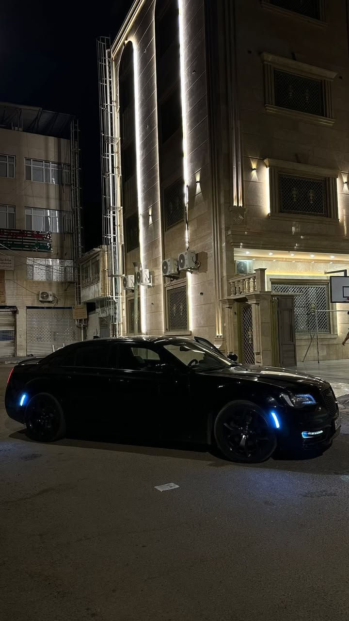 السلام عليكم 
كرايسلر 300 S
اوباما 
 اصل 2021
وارد امريكي 
بيها تقرير غرق 10‎%
و جاملغ امامي ايمن كلير امريكا 
و جاملغ خلفي ايسر صبغ هنا صار بالعراق ‎
فول مواصفات 
فتحه بانوراما 
دبل لحيه 
حساسات امامية
حساسات خلفية  
سيارة مكينة 5.7 هيمي
ماشية 70 كيلو متر حقيقي بلادي 
تو ويل بلادي 
كار بلي اندرويد اوتو 
تدفئة و تبريد المقاعد 
سستم سماعات Alpine 🔊 
تشغيل عن بعد 
سيارة ستوك ما ملعوب بيها بدون تزويد 
بيها الكير مفتوح اثر الغرق و مكينه مبدل سيت بطالها 
رقم بصرة مميز 
السعر 255 وبيها مجال 
 مكان السيارة البصرة الحكيمية 
الاستفسار ***********
