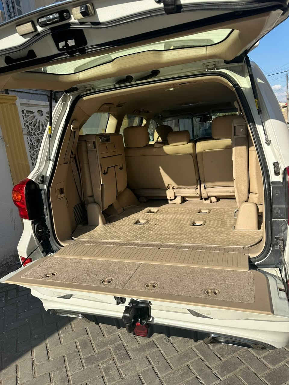 سلام عليكم لاند كروز الفين 13 سياره جديده بمعنه الكلمه مكفوله كفاله عامه تخم تاير اصلي شده قبل شهر سياره ماشيه 80 الف حقيقي يعني بعده بريحت شركه استعمال شخص واحد من الفين 13 ولحد هسه سياره نضافه فول من كلشي مكفوله سياره 6 سلندر سياره مفوله موصفات غراضه كله موجوده سبيره بعده مانازل بعده بشركه سياره بسمي تحويل ثاني يوم خابرني وتدلل هذه رقم صاحبه سياره انتصل وبيكم خير وتدللون سعر ويه النتصال رقم ***********
