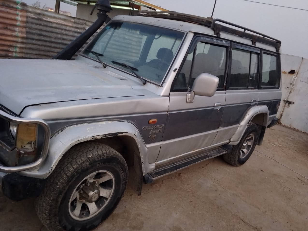 السلام عليكم،،  سيارة حلوة ومال جناي
سيارة كالوبر
محرك ففتي وكير اوتماتيك  موديل1993
 (رقم بغداد الجديد ) بسمي تحويل شوكت ماتريد 
السعر 45 وبيها مجال***********
