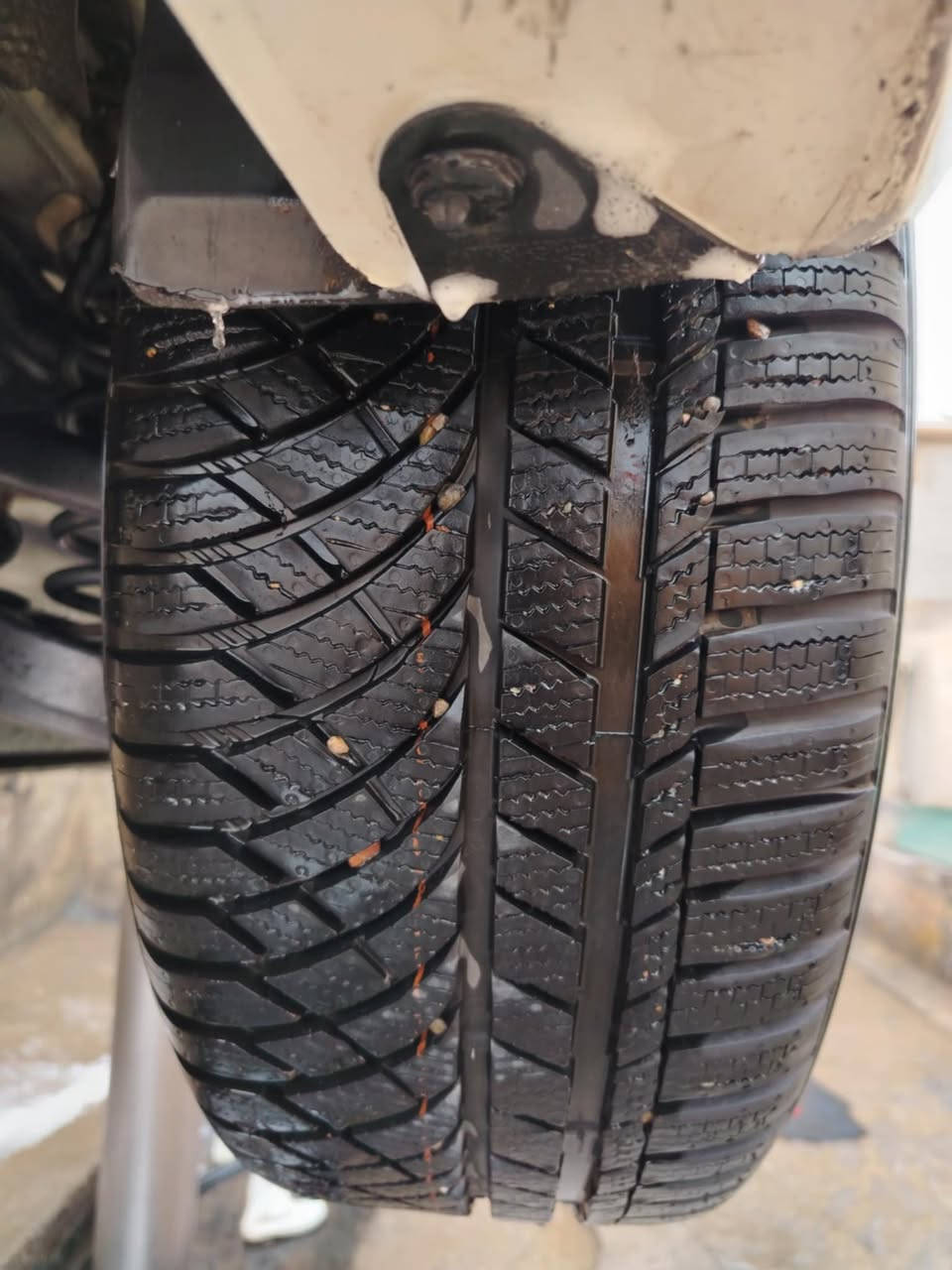 للبيع ويل ١٧ تخم تاير جديد مكاني واسط وذا اكو مراوس بويل حديد عادي يرهم السعر ٣٠٠ وبس مجال مع التايرات ***********
