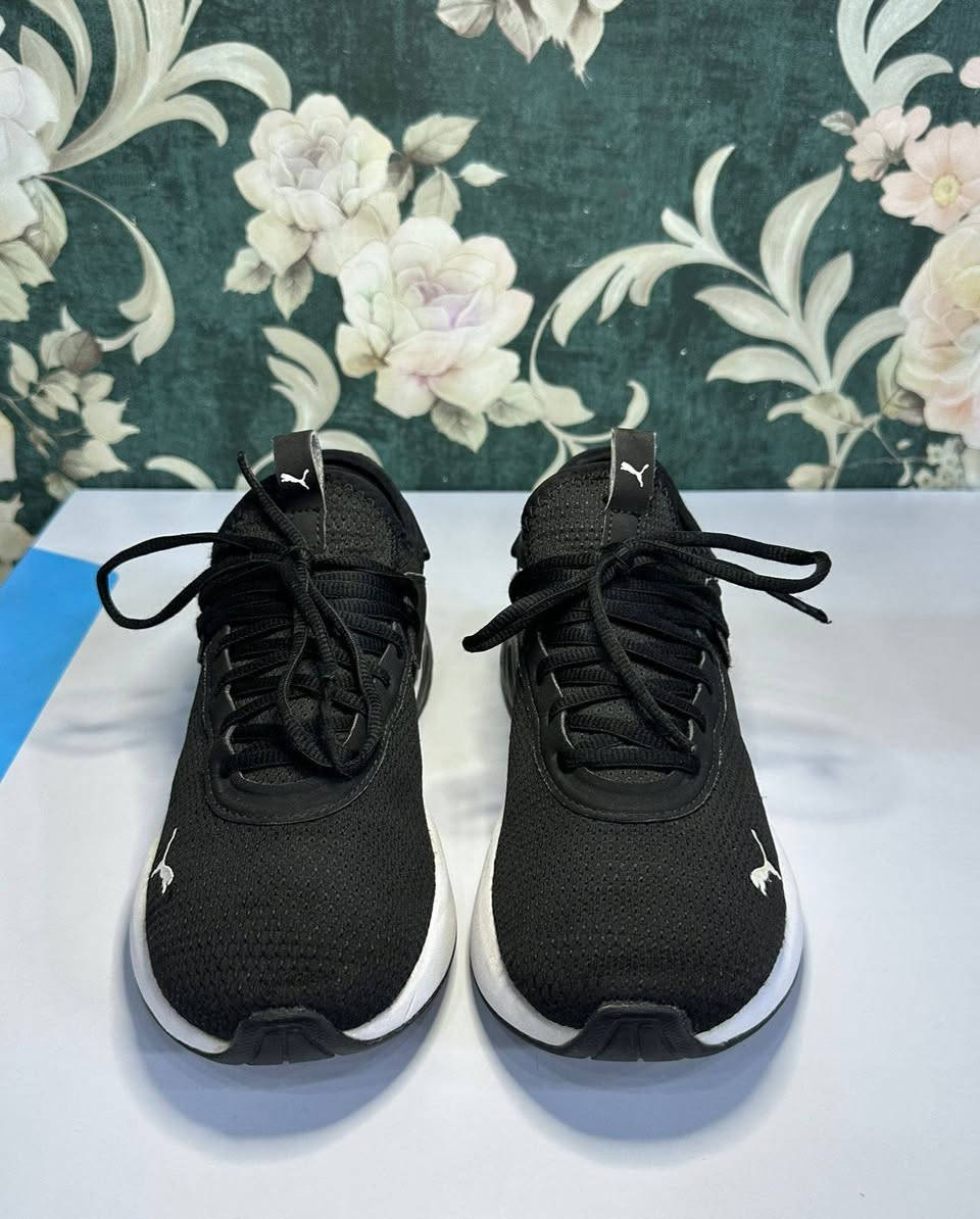 Puma 
قياس38.5
السعر15


**إذا كنت صاحب هذا الإعلان وتريد حذفه لأي سبب، رجاءا أرسل رسالة إلى الدعم الفني**