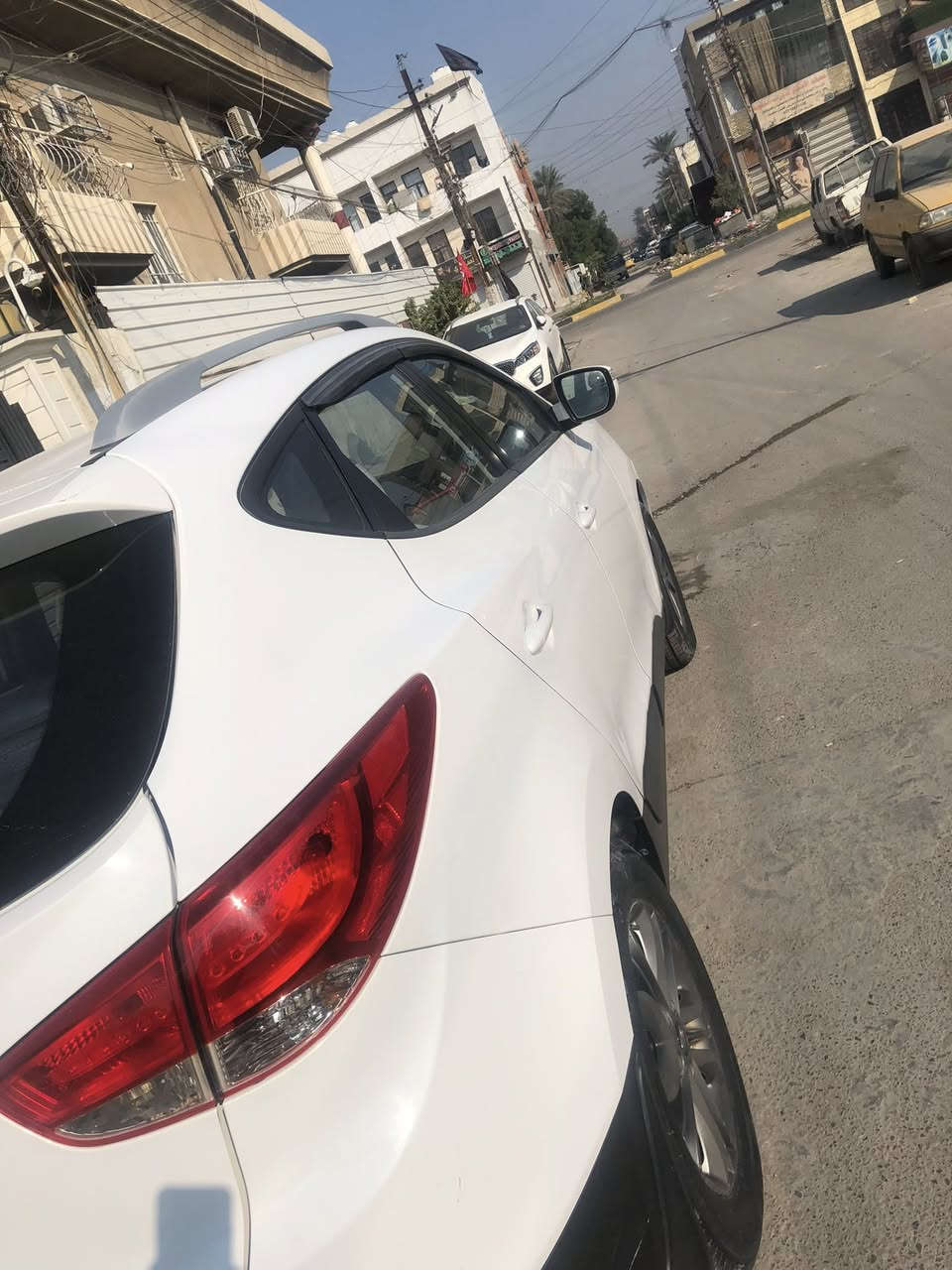 السلام عليكم توسان 15 خليجي فقط بارد في الباب خلفي مع خدش قليل صاحب السيارة ***********
